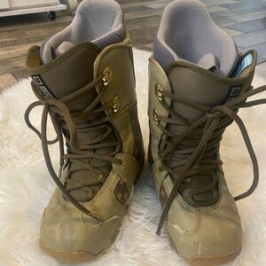 Burton Emerald Matrix 3 Snowboard Boots Snow Shoes Brown Gold